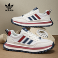 Bílé boty adidas v retro stylu s barevnými pruhy
